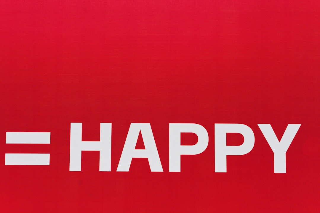 Travailleur souriant dans son nouvel environnement